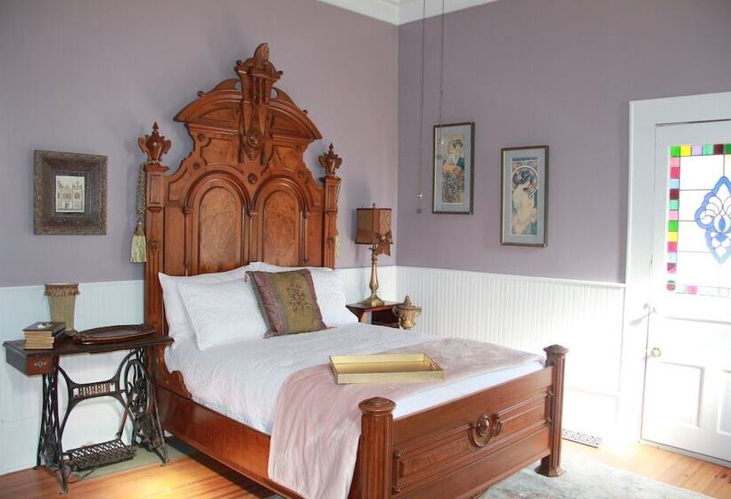 Benefield House Bed & Breakfast