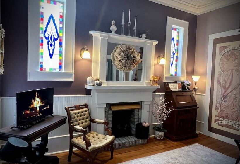 Benefield House Bed & Breakfast