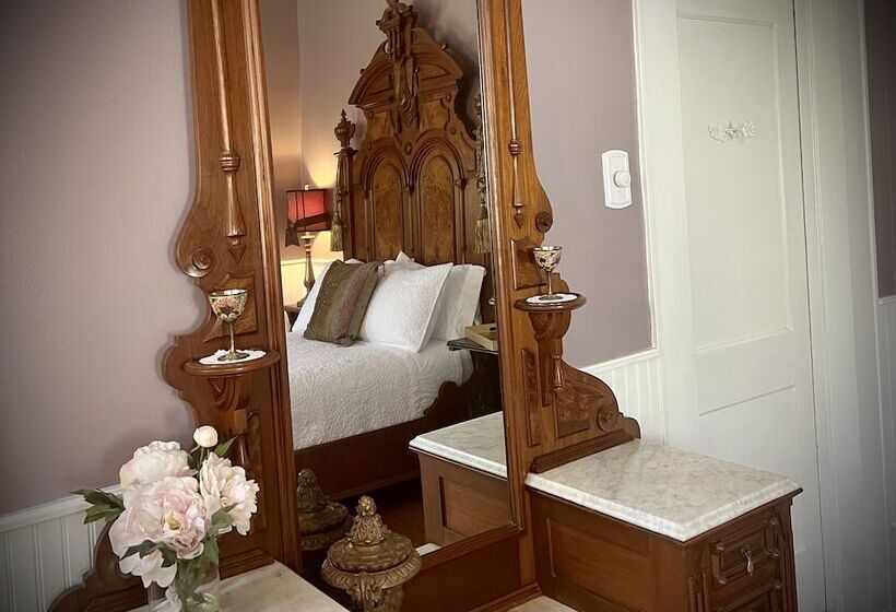 Benefield House Bed & Breakfast