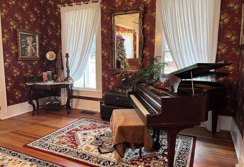 Benefield House Bed & Breakfast