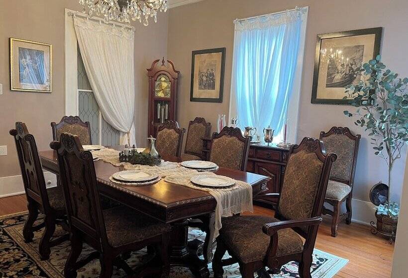 Benefield House Bed & Breakfast