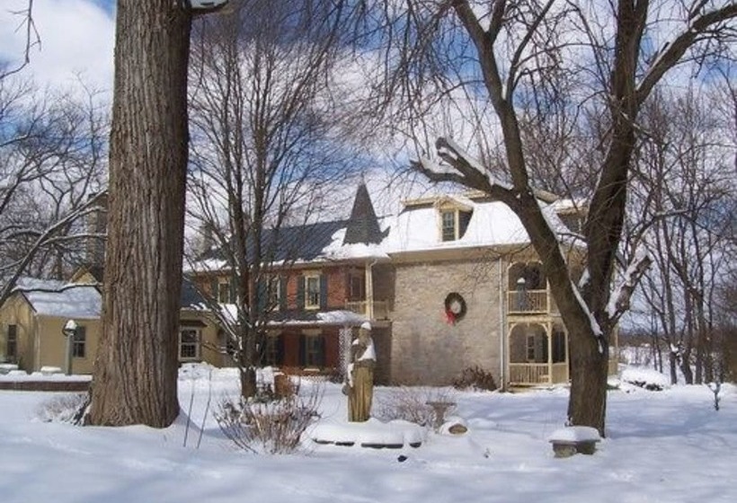 Fallen Tree Farm Bed And Breakfast