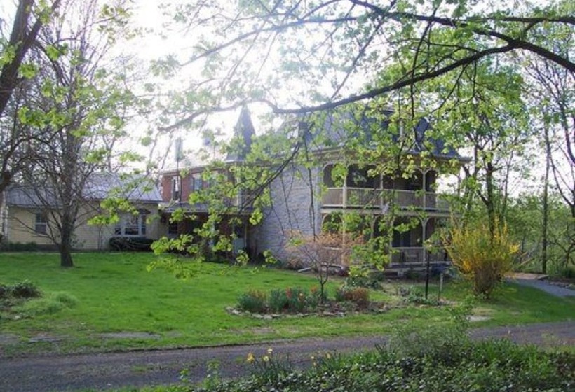 Fallen Tree Farm Bed And Breakfast