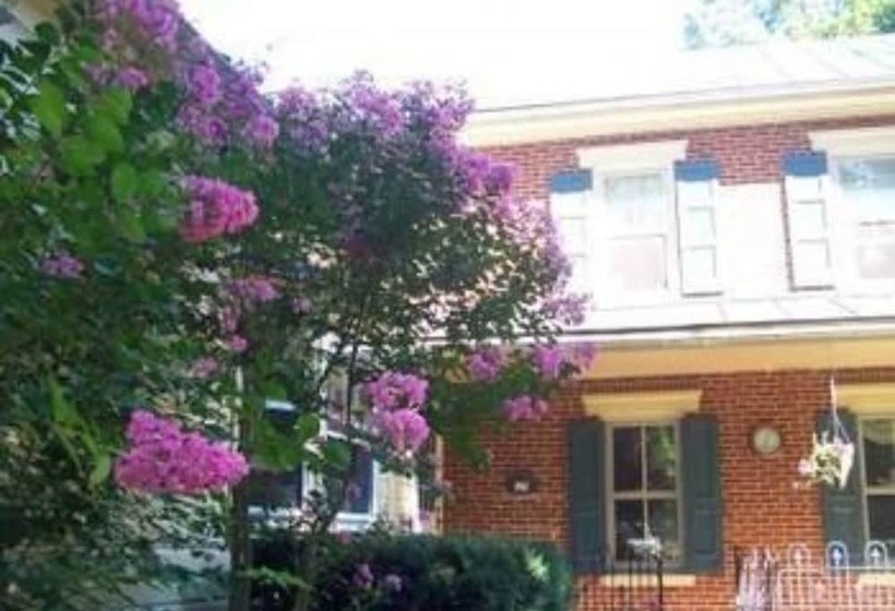 Fallen Tree Farm Bed And Breakfast