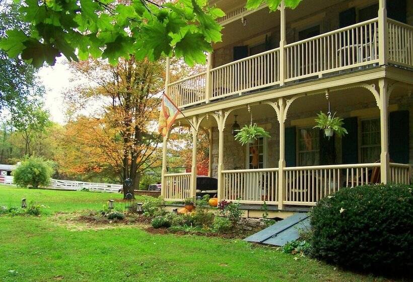 Fallen Tree Farm Bed And Breakfast