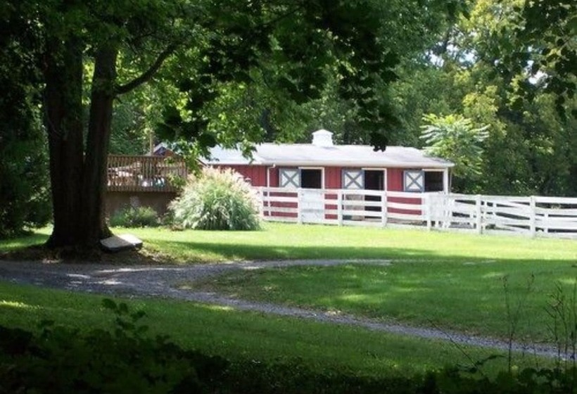Fallen Tree Farm Bed And Breakfast
