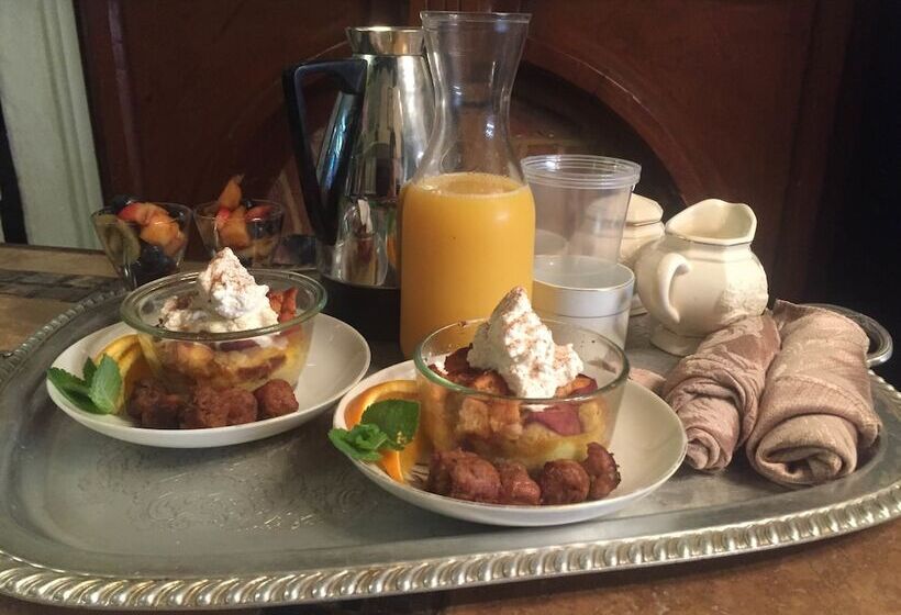 Fallen Tree Farm Bed And Breakfast