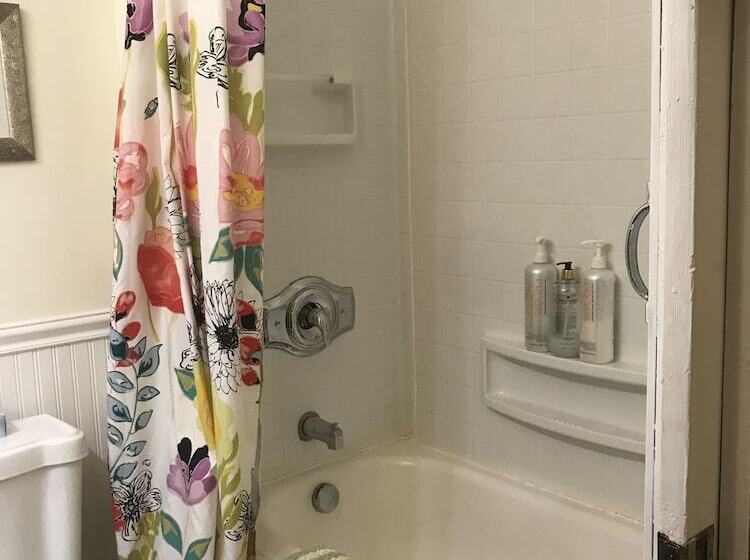 Fallen Tree Farm Bed And Breakfast