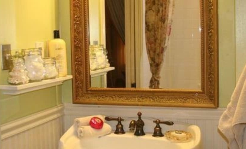 Fallen Tree Farm Bed And Breakfast