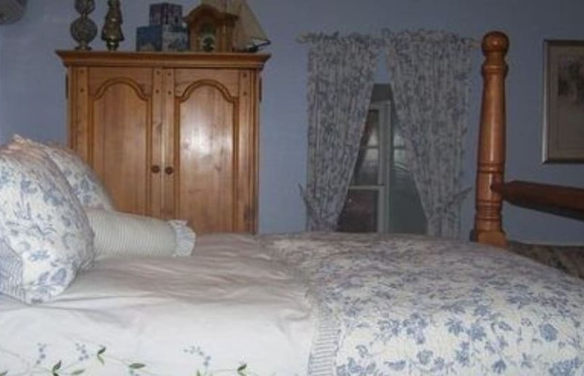 Fallen Tree Farm Bed And Breakfast