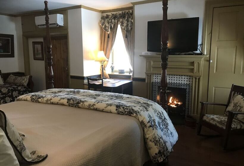 Fallen Tree Farm Bed And Breakfast