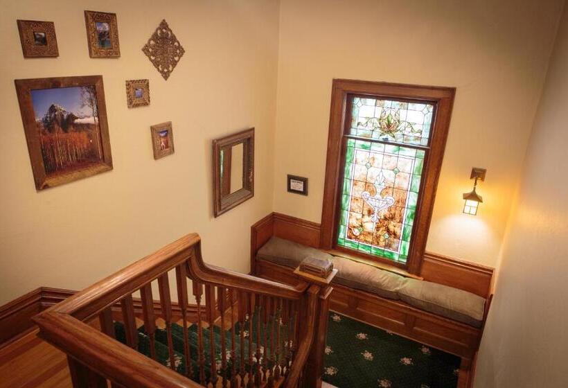 Fernweh Inn & Hostel