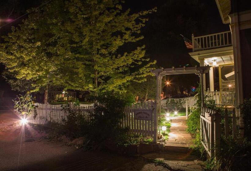 Fernweh Inn & Hostel