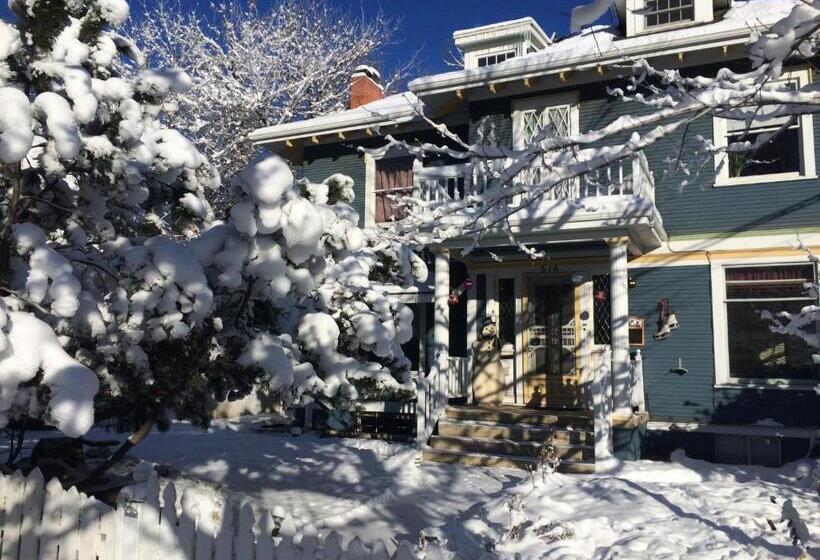 Fernweh Inn & Hostel