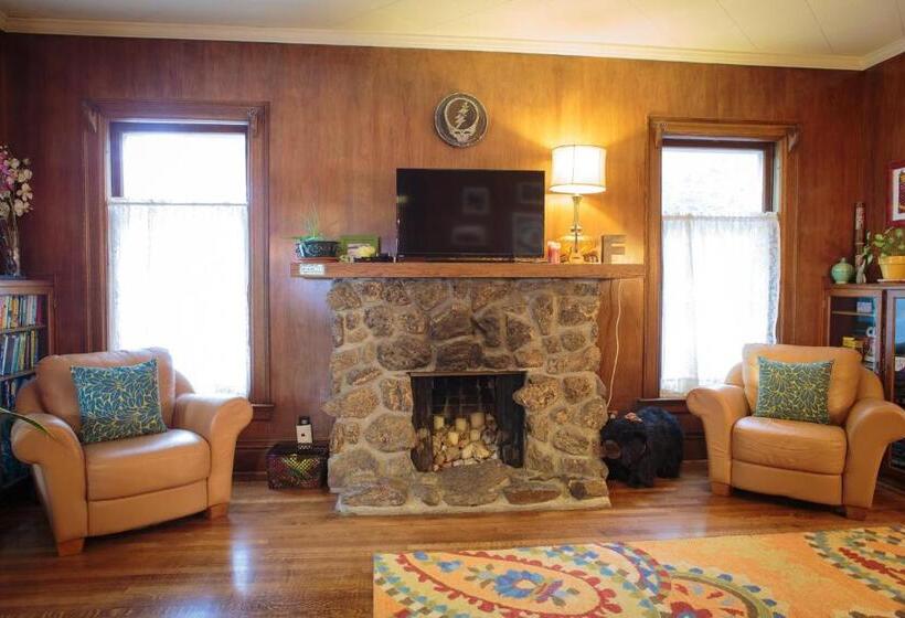 Fernweh Inn & Hostel