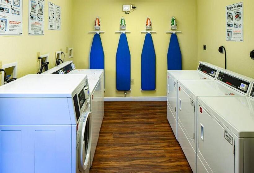 Отель Affordable Suites Mooresville