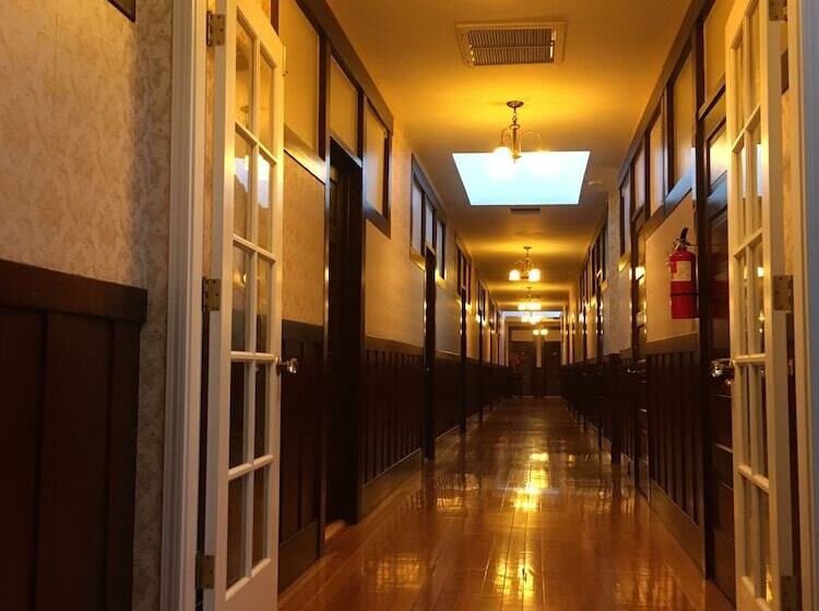 בית מלון כפרי Burgess