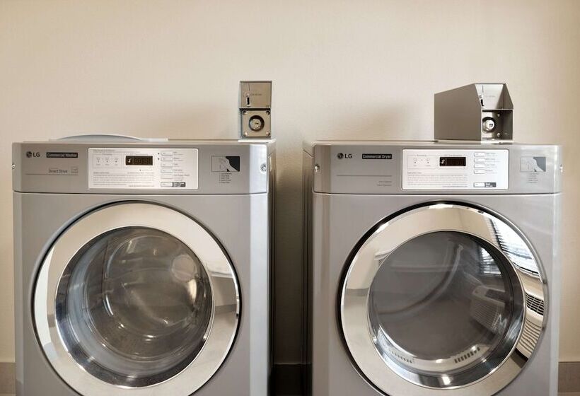 호텔 Country Inn & Suites By Radisson Indianola Ia