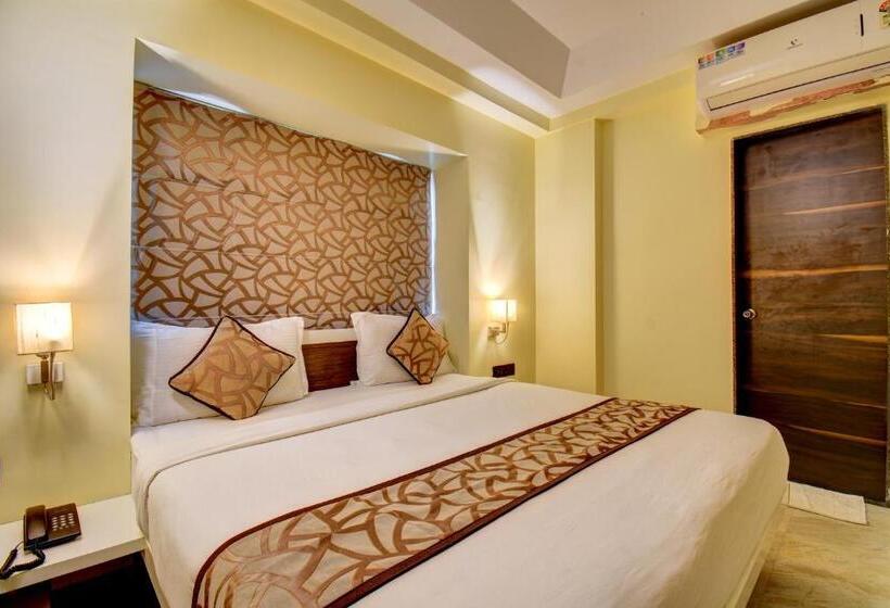 호텔 Deepali Executive