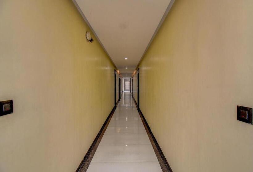 호텔 Deepali Executive