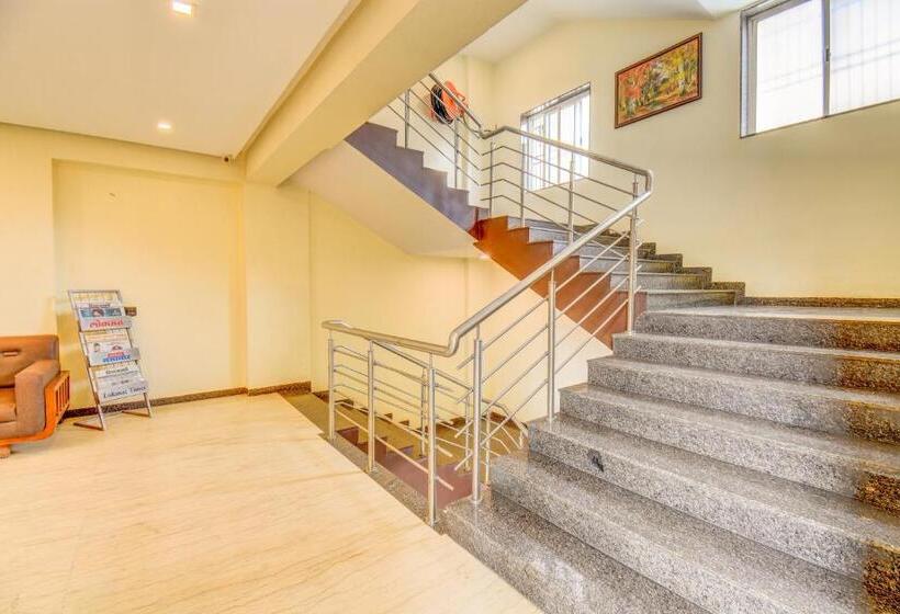 호텔 Deepali Executive