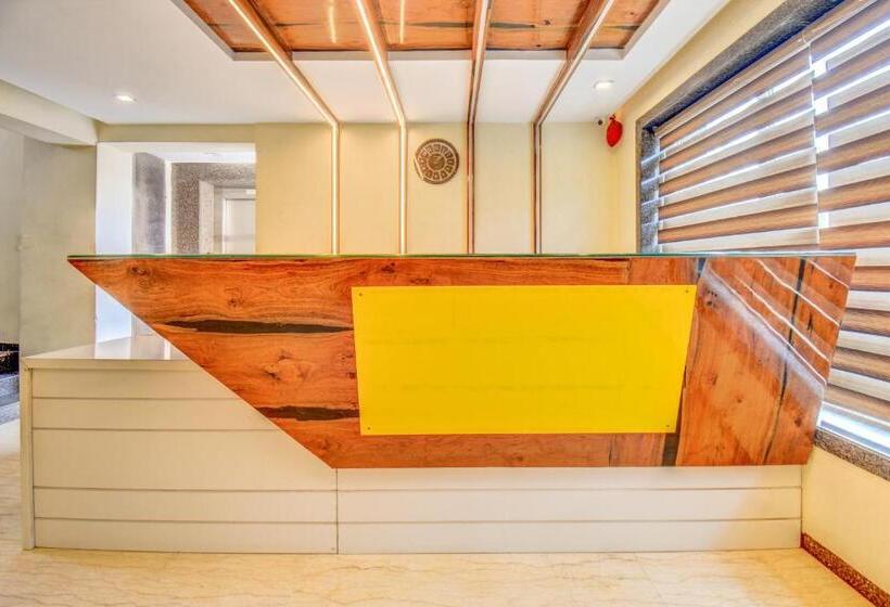 호텔 Deepali Executive