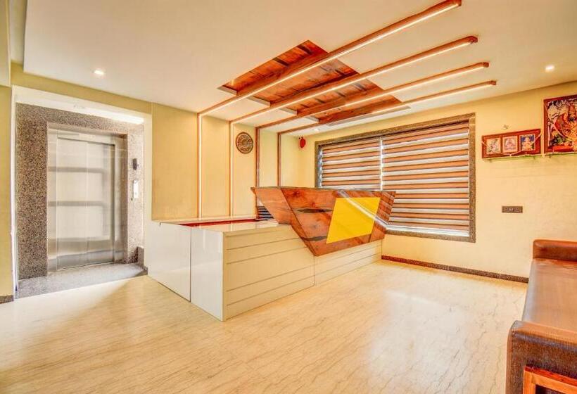 호텔 Deepali Executive