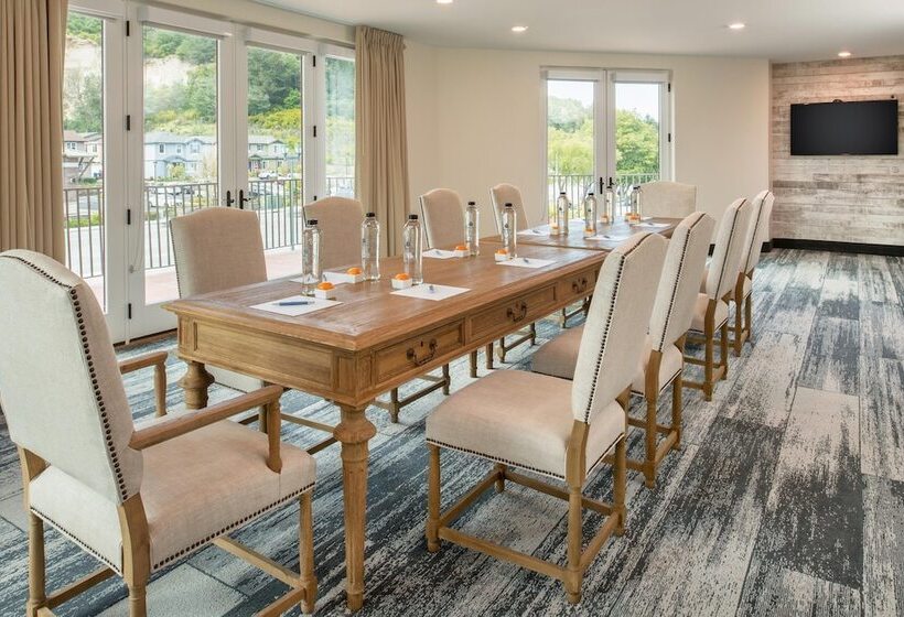 Отель Four Points By Sheraton Santa Cruz Scotts Valley