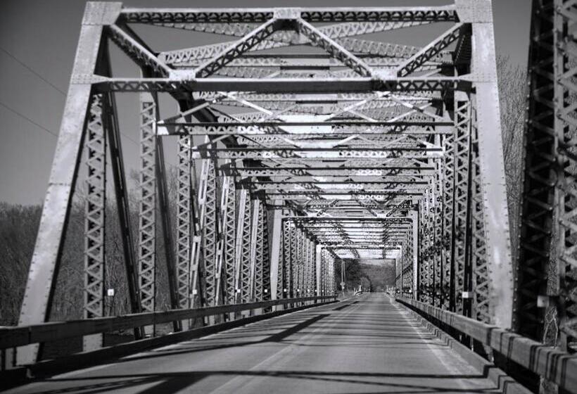 Gundersen Hotel & Suites