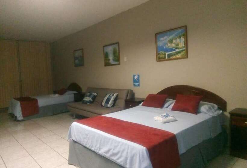 هتل Hostal Los Mantas