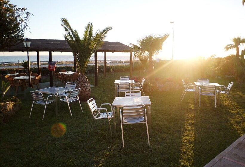 هتل Hostal Restaurante La Ilusión