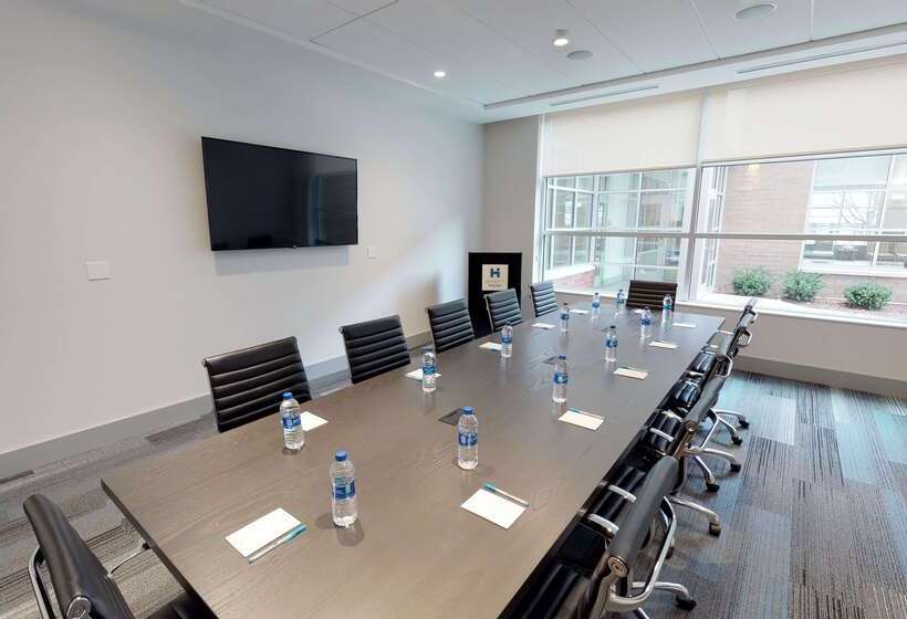 هتل Hyatt House Oak Brook