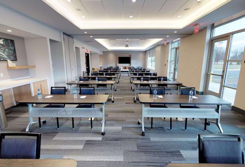 هتل Hyatt House Oak Brook