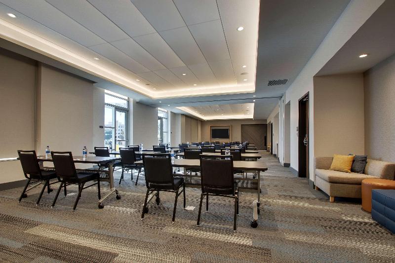 هتل Hyatt House Oak Brook