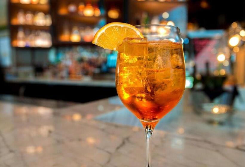 Отель Le Méridien Denver Downtown