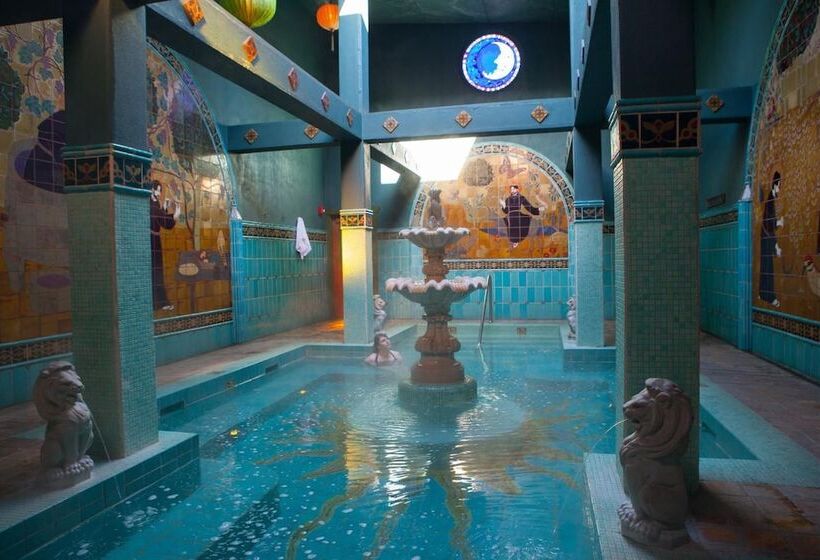 هتل Mcmenamins Old St. Francis School