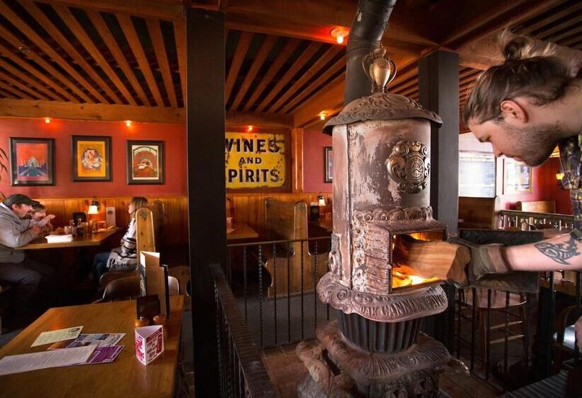 هتل Mcmenamins Old St. Francis School