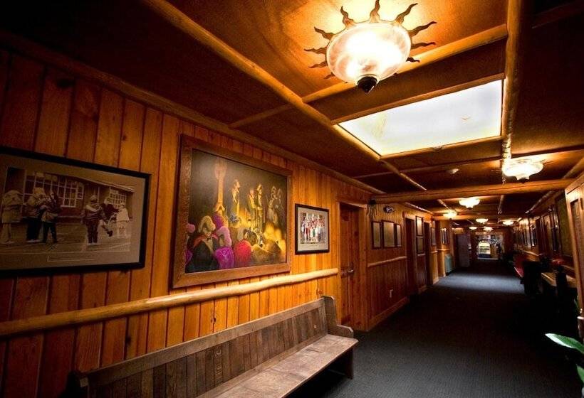 هتل Mcmenamins Old St. Francis School