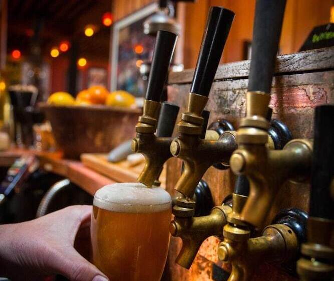 هتل Mcmenamins Old St. Francis School