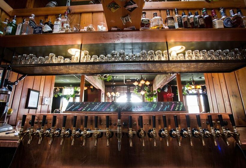 هتل Mcmenamins Old St. Francis School