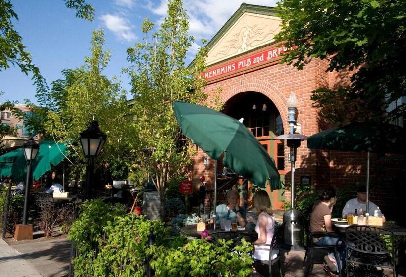 هتل Mcmenamins Old St. Francis School