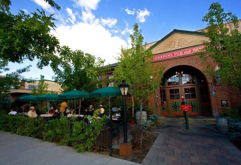 هتل Mcmenamins Old St. Francis School