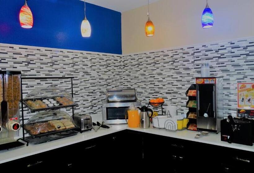 فندق Oak Tree Inn & Suites