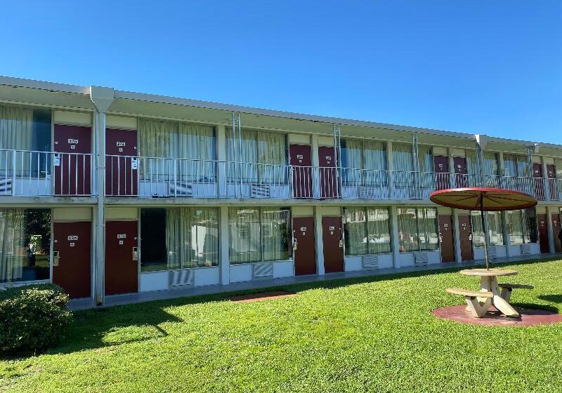 فندق Hometowne Studios By Red Roof Vero Beach   I 95