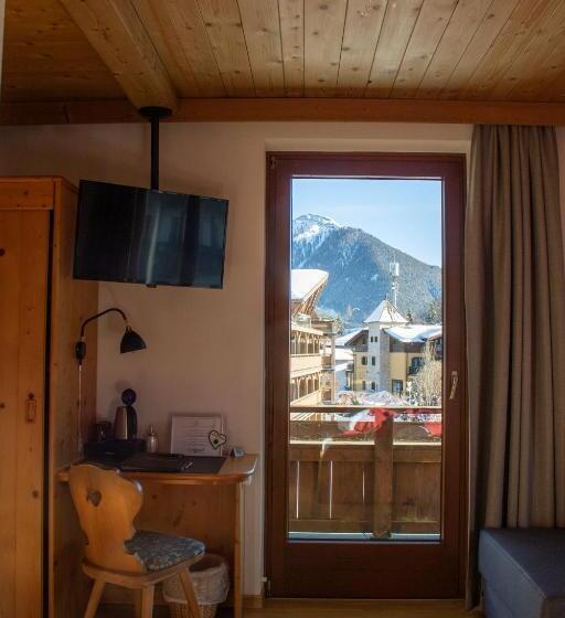 Отель Zomm In Seefeld