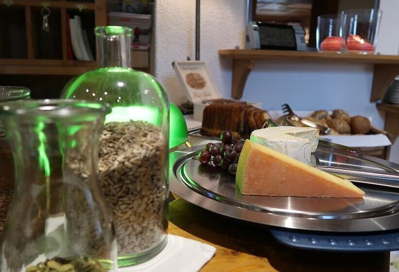 Отель Zomm In Seefeld