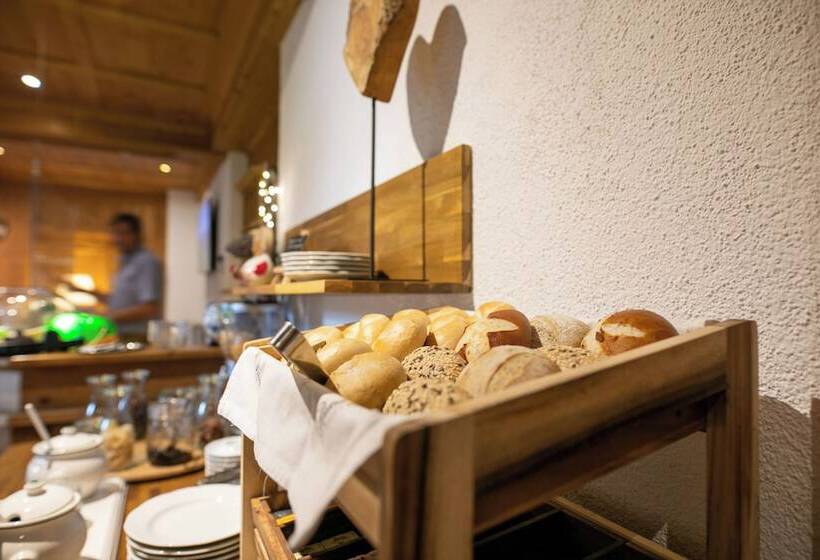 Отель Zomm In Seefeld