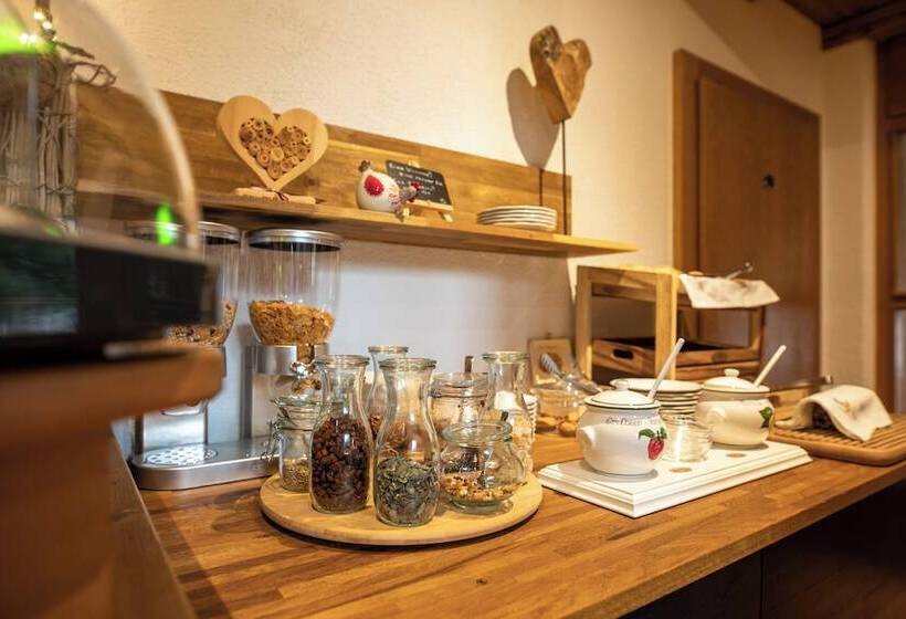 Отель Zomm In Seefeld