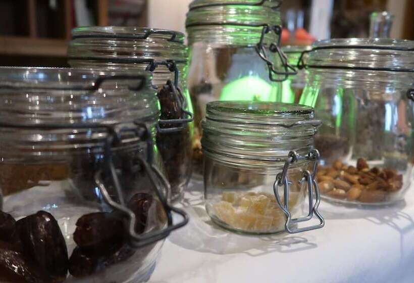 Отель Zomm In Seefeld