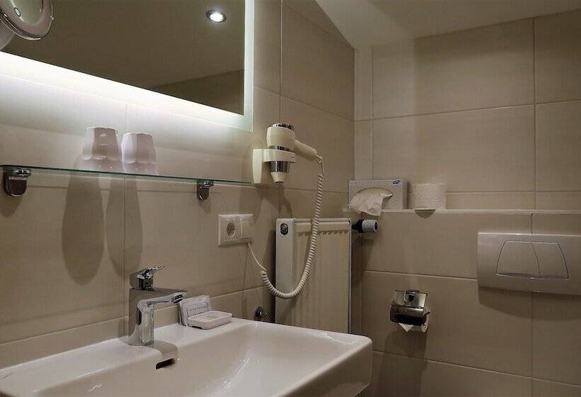 Отель Zomm In Seefeld